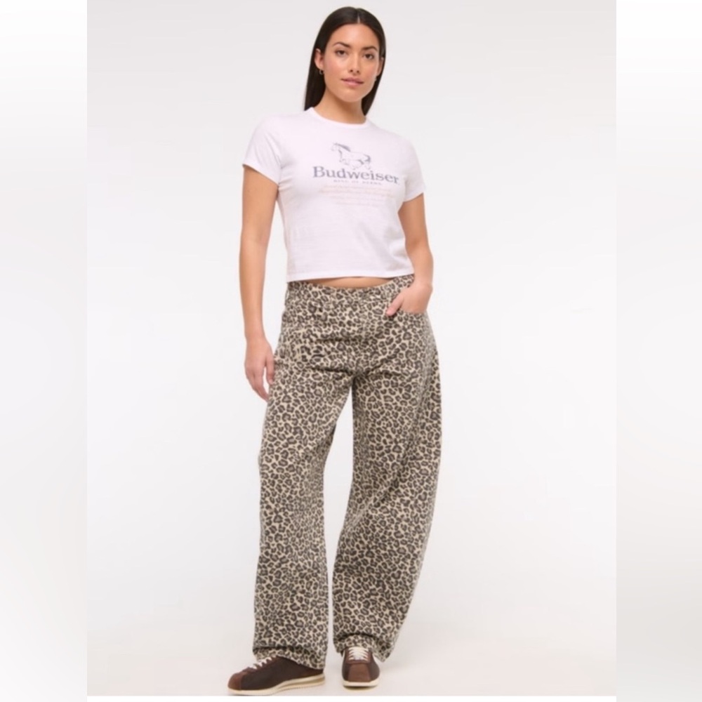 EUC Abercrombie & Fitch mid rise barrel leg jeans in leopard print